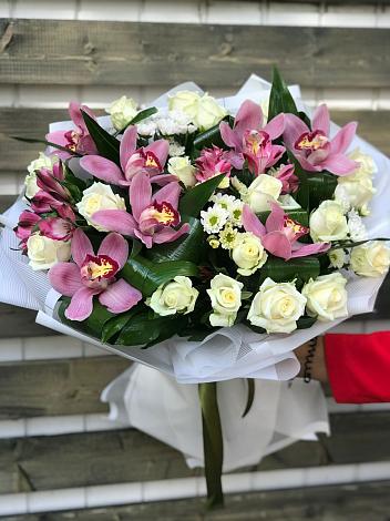 Букет цветов из: Розы и Хризантемы в Маджалисе