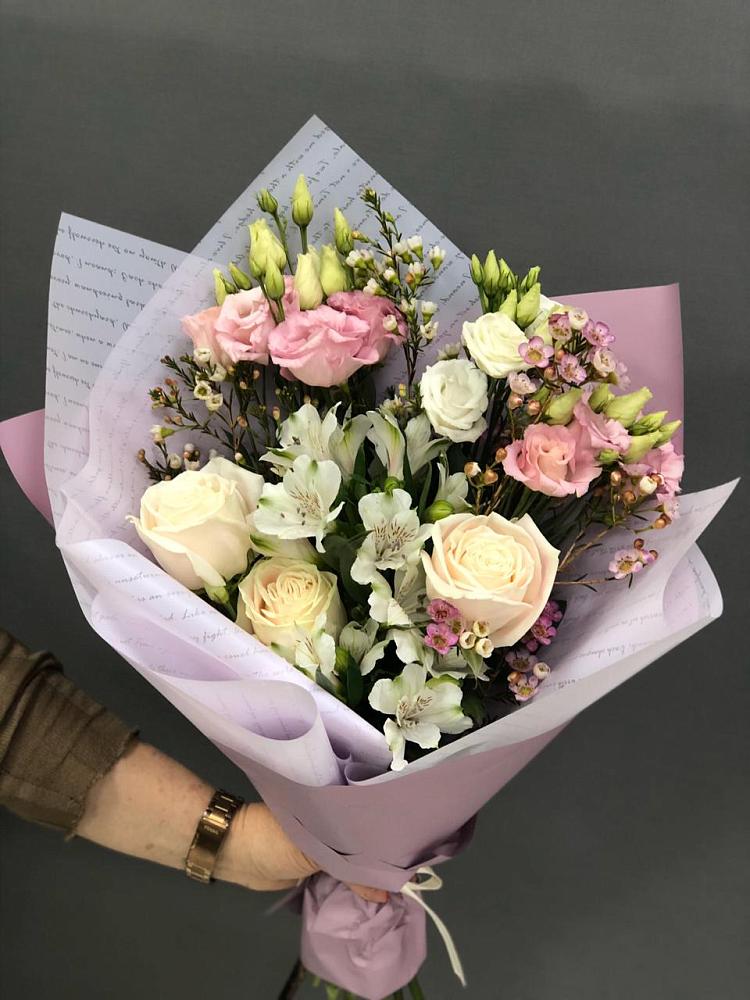 Букет цветов из: Альстромерии, Розы и Лизиантусы в Маджалисе