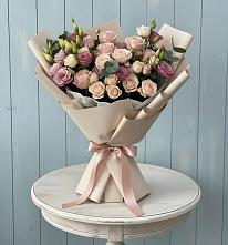 Букет цветов из:  Розы и Лизиантусы в Маджалисе