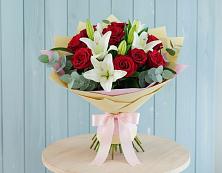 Букет цветов из:  Лилии и Розы в Маджалисе
