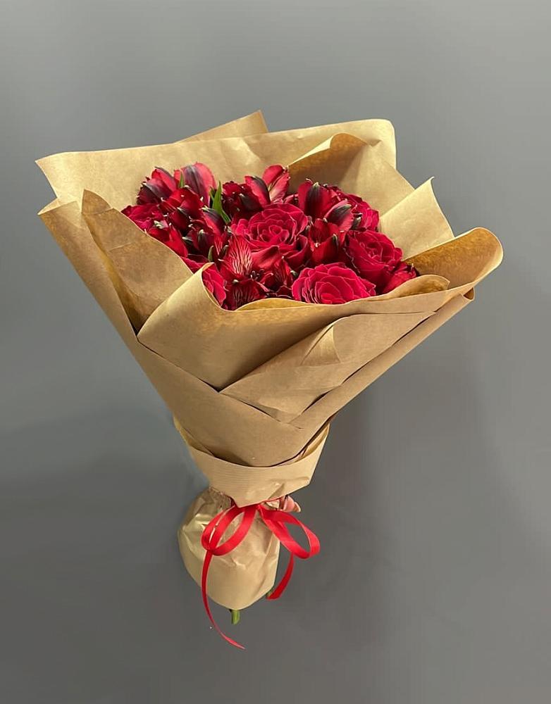 Букет цветов из: Альстромерии и Розы в Маджалисе