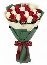 Букет Микс из красных и белых роз в Маджалисе