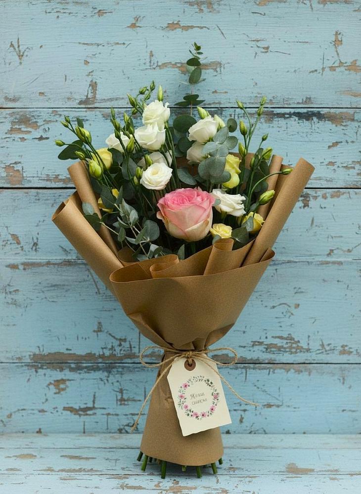 Букет цветов из: Розы и Лизиантусы в Маджалисе