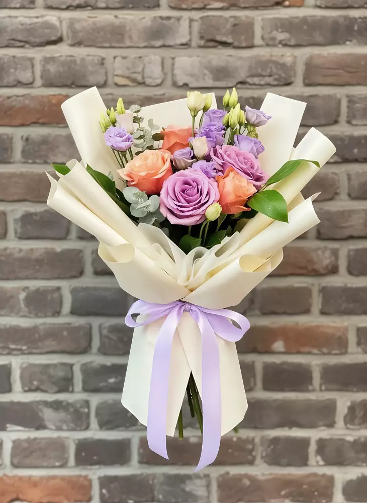 Букет цветов из: Лизиантусы и Розы в Маджалисе