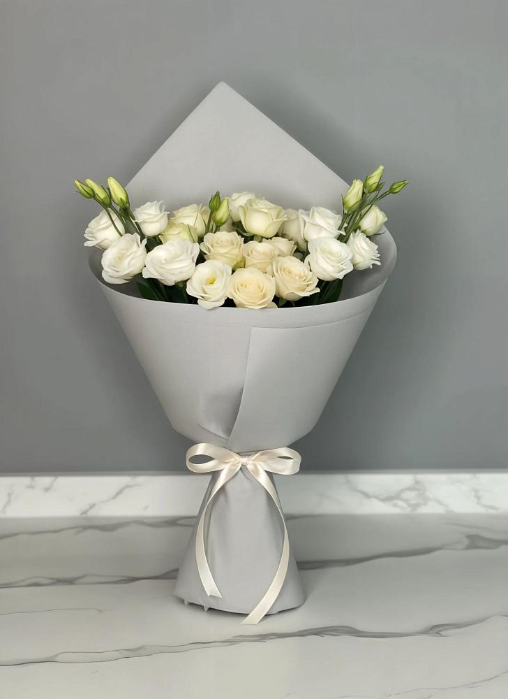 Букет цветов из: Розы и Лизиантусы в Маджалисе