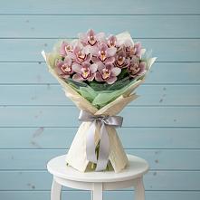 Букет цветов из:  Орхидеи и Розы в Маджалисе