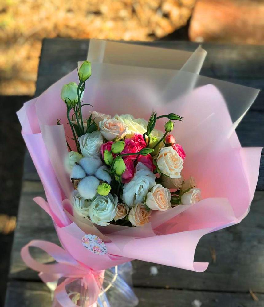 Букет цветов из: Розы и Лизиантусы в Маджалисе