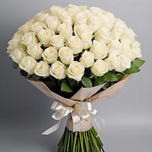 Букет 101 беля роза Белоснежка в Маджалисе