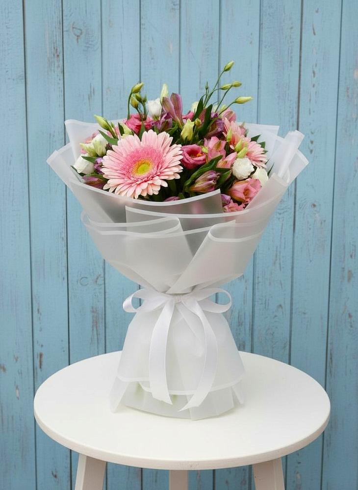 Букет цветов из: Герберы, Альстромерии и Лизиантусы в Маджалисе