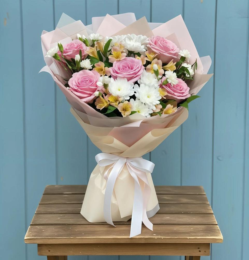 Букет цветов из: Гвоздики, Орхидеи и Розы в Маджалисе