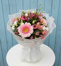 Букет цветов из:  Герберы, Альстромерии и Лизиантусы в Маджалисе