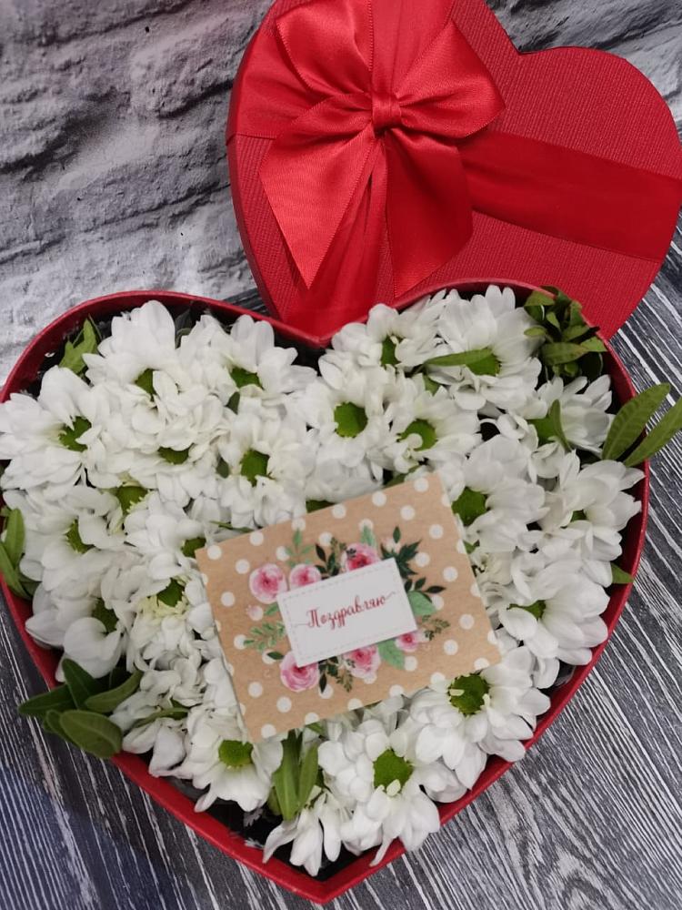 Цветочная композиция из Хризантемы в виде сердца в Маджалисе