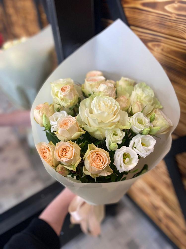 Букет цветов из: Розы и Лизиантусы в Маджалисе